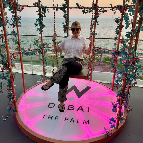 Antique to Chic / Meet Your Posher - Picture 3 of 3